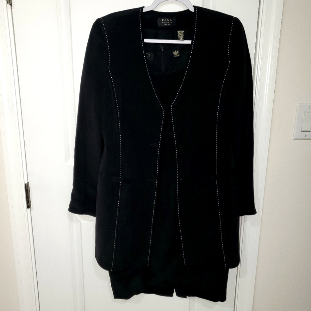 Dana Buchman Black Blazer Dress form-fitting size 8 Medium Black Vneck blazer